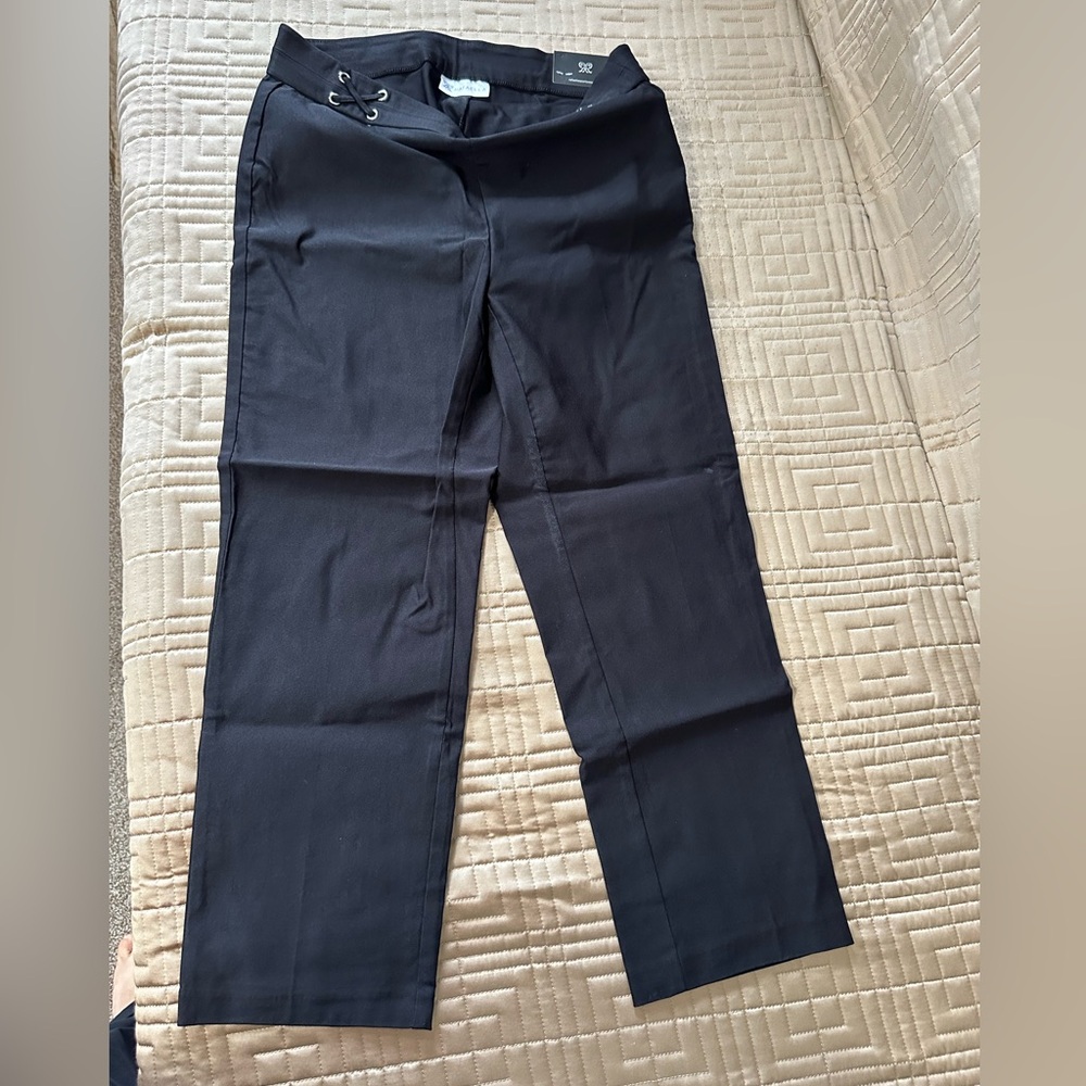 NWOT - Rafaella Women's Pull On Soft Stretch Comfort
Capri Dress Pants Sz 6